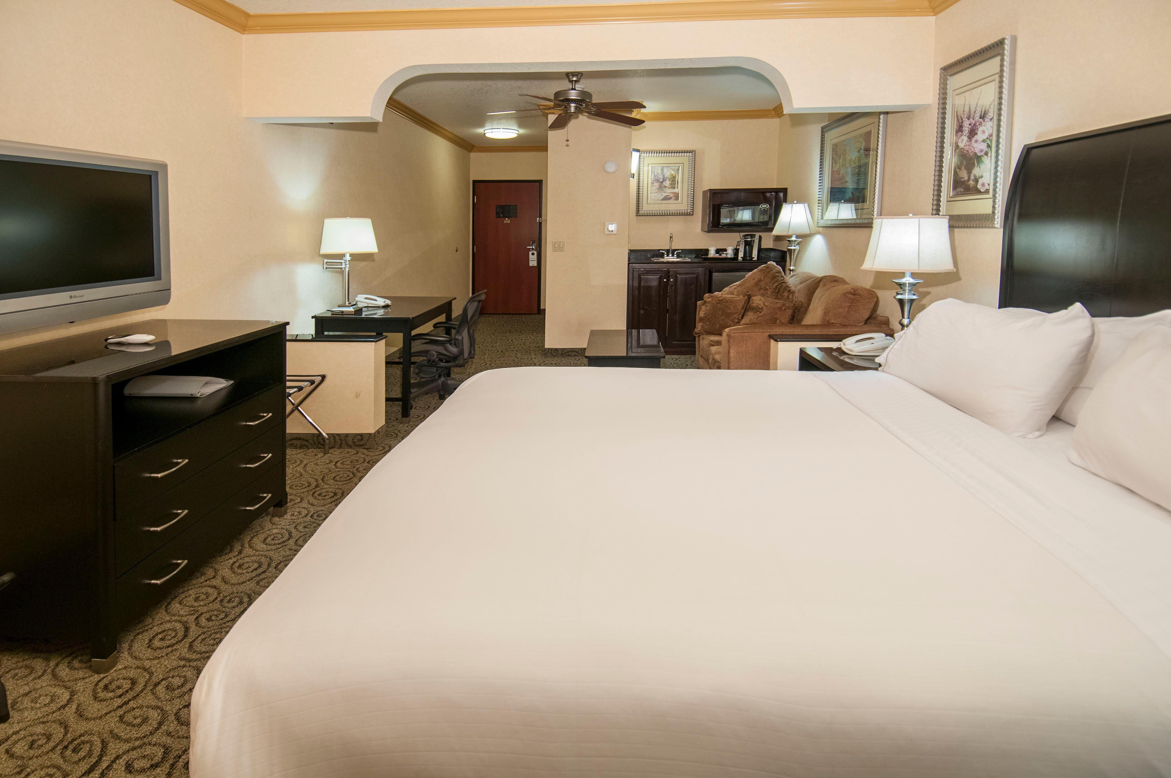 Holiday Inn Express & Suites Bakersfield Central By Ihg Ngoại thất bức ảnh