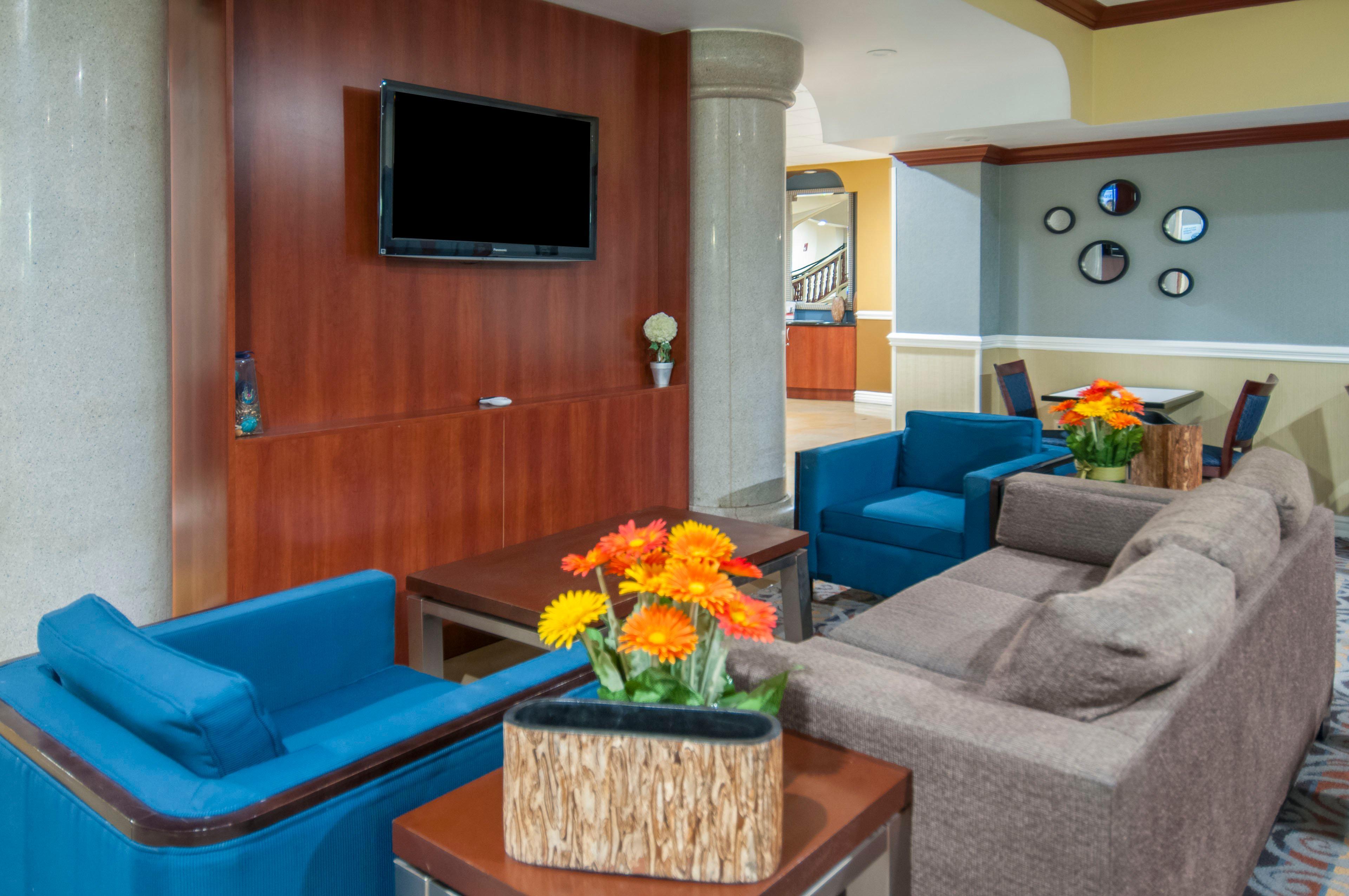 Holiday Inn Express & Suites Bakersfield Central By Ihg Ngoại thất bức ảnh