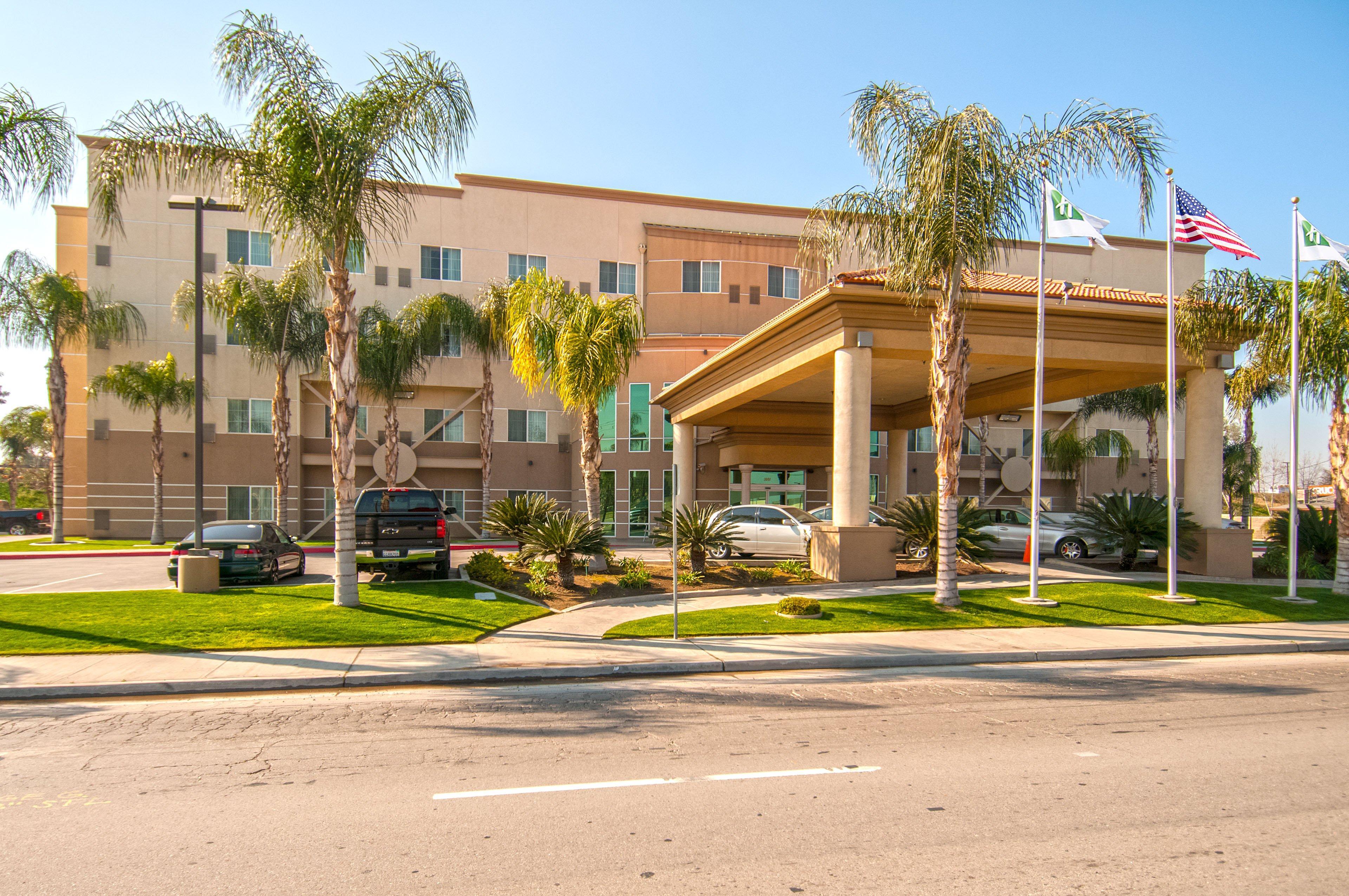 Holiday Inn Express & Suites Bakersfield Central By Ihg Ngoại thất bức ảnh
