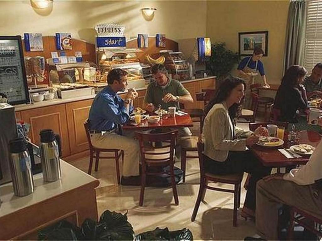 Holiday Inn Express & Suites Bakersfield Central By Ihg Ngoại thất bức ảnh