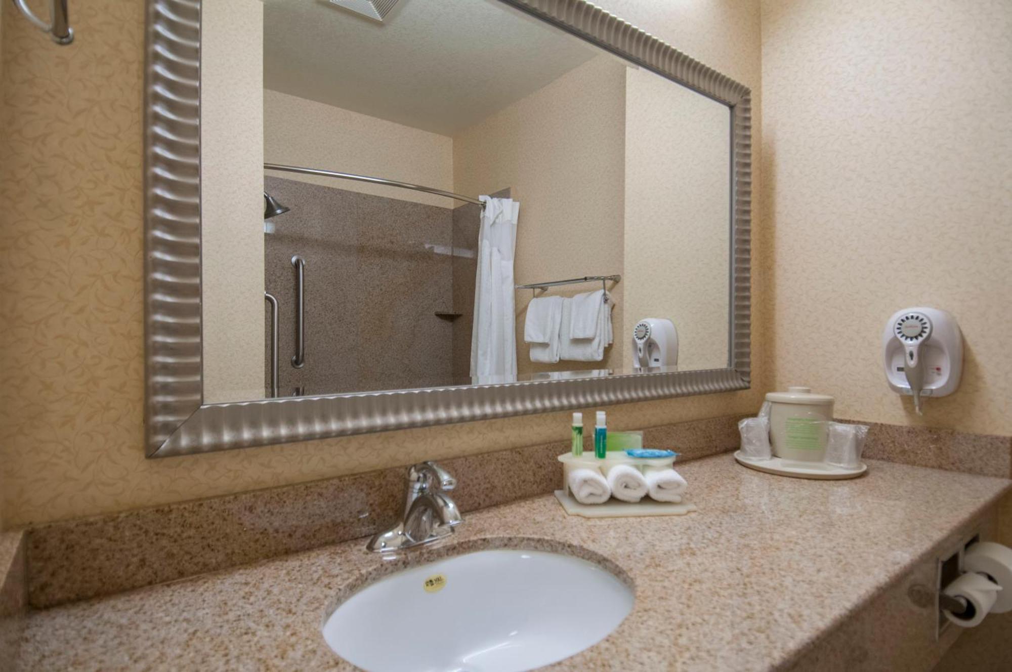 Holiday Inn Express & Suites Bakersfield Central By Ihg Ngoại thất bức ảnh