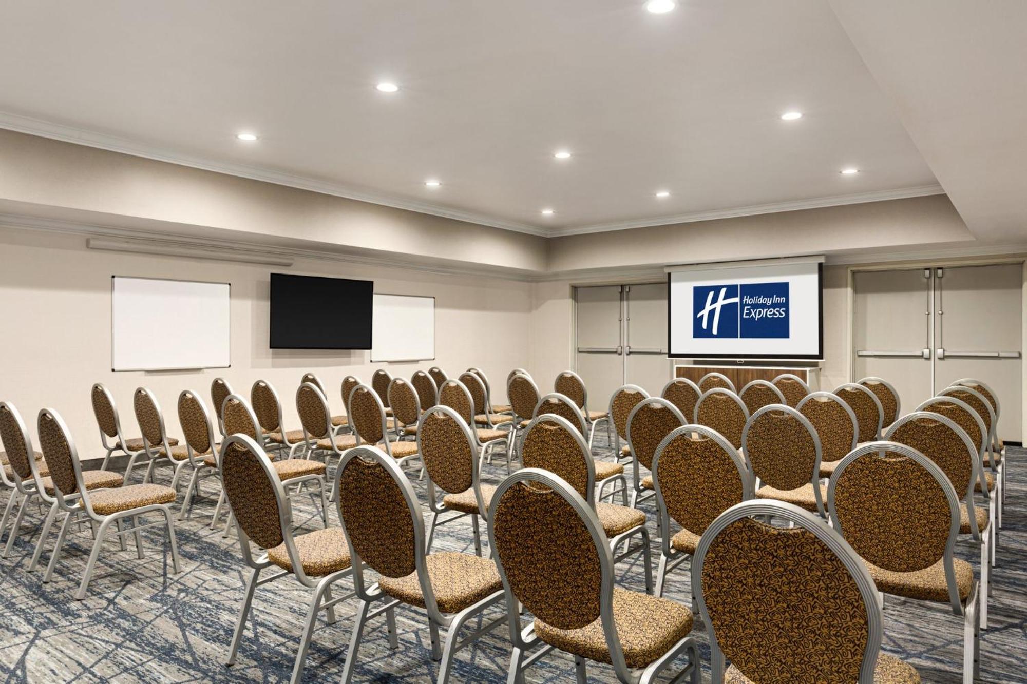 Holiday Inn Express & Suites Bakersfield Central By Ihg Ngoại thất bức ảnh