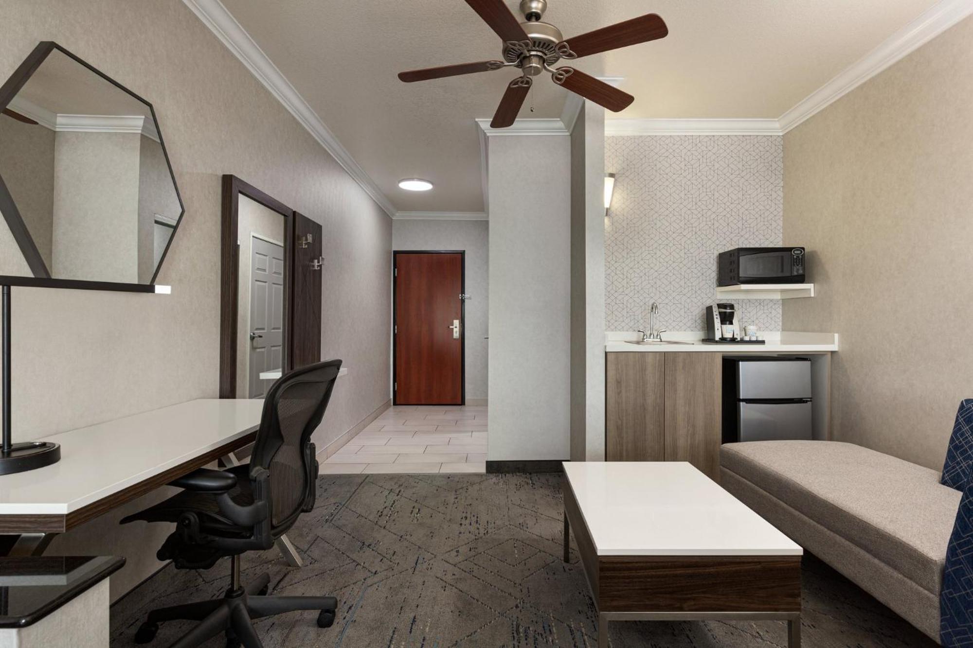 Holiday Inn Express & Suites Bakersfield Central By Ihg Ngoại thất bức ảnh