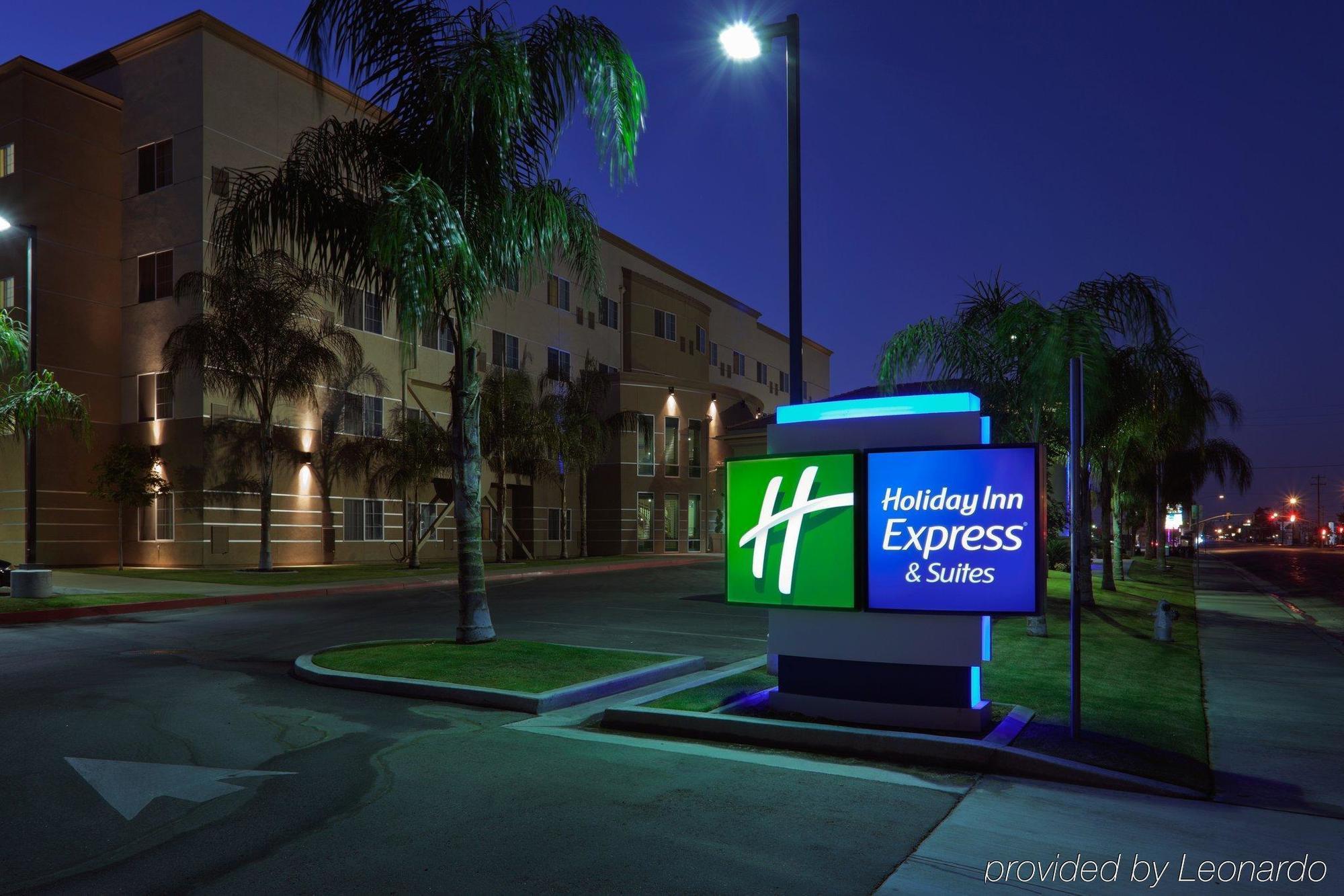 Holiday Inn Express & Suites Bakersfield Central Ngoại thất bức ảnh