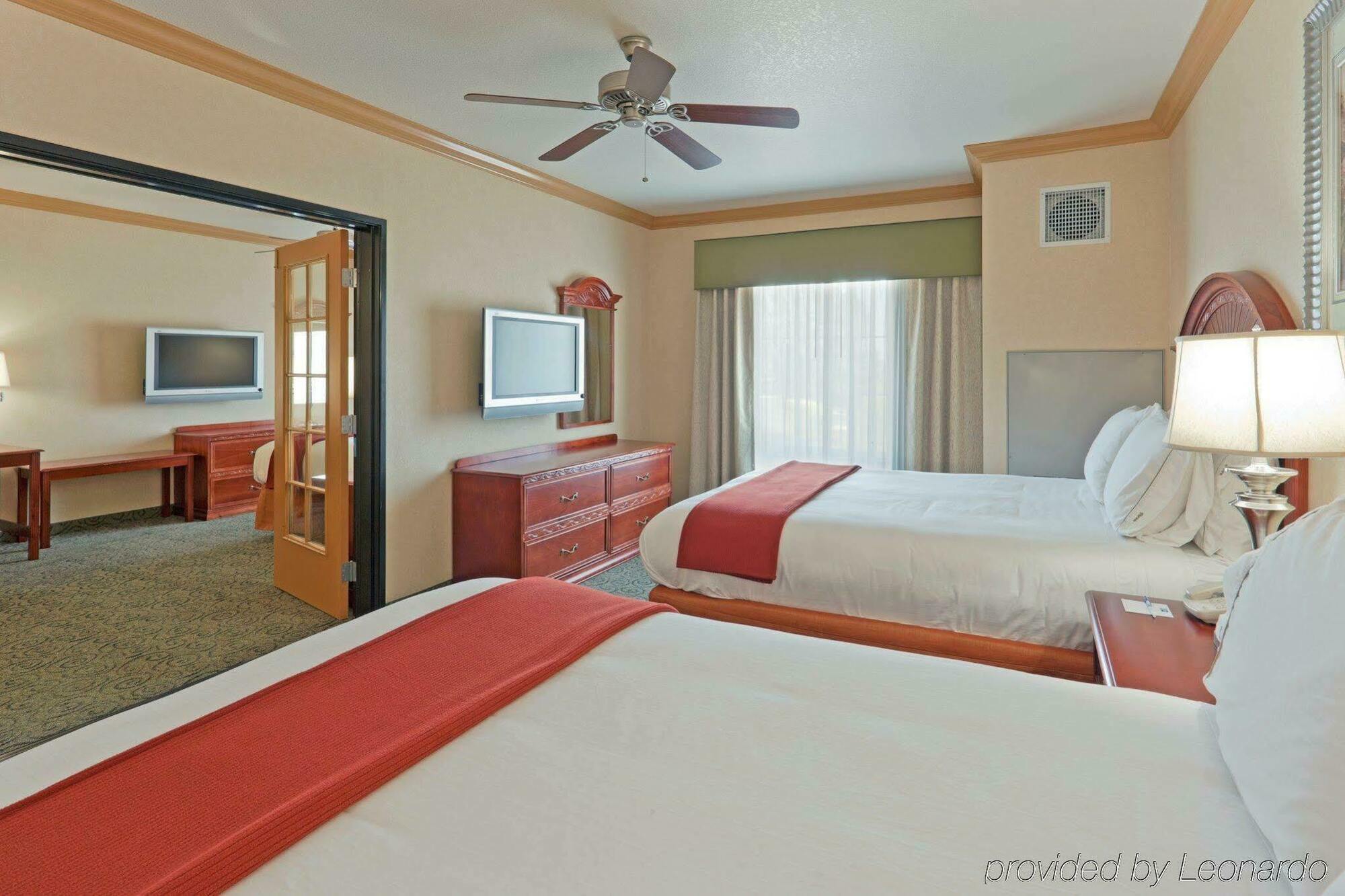 Holiday Inn Express & Suites Bakersfield Central Phòng bức ảnh